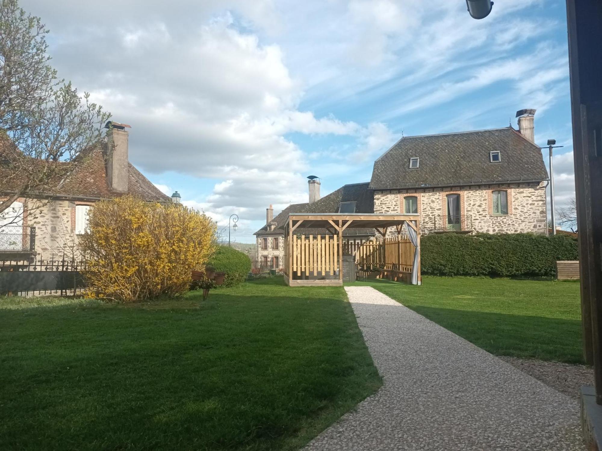 Le Miraillet, gîte Saint-Illide Extérieur photo